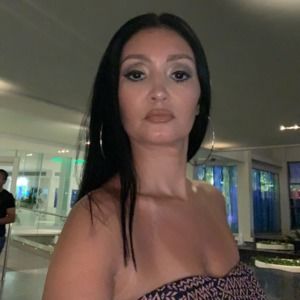 Meet your Posher, Yvette